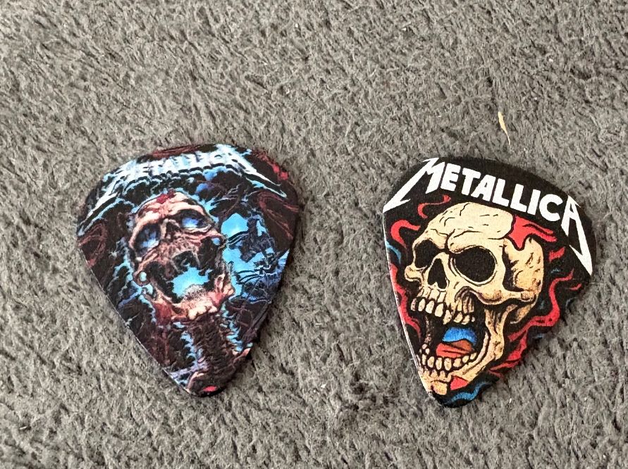 Strumenti musicali: Metallica Plectrum Picks Gitarre 2er Set – Nuovo (secondo la descrizione) da Wetzikon ZH venduto da tuningschmiede