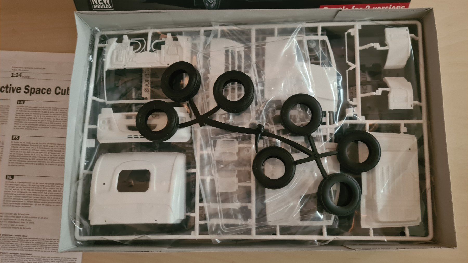Italeri Kit di modellismo & Modellini statici: 1:24 Iveco Stralis Active Space Cube - Italeri 3869 – Usato da Bassersdorf venduto da jackbmw 4