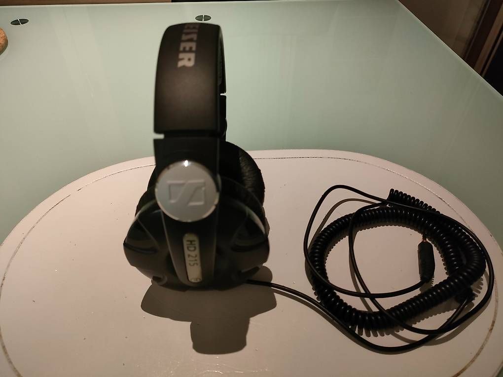 Cuffie:  Casque DJ Sennheiser HD 215  – Usato da Lausanne venduto da Neophyts 1