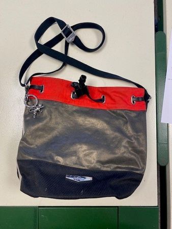 Umhaengetasche rot/grau/schwarz guter Zustand-Kipling