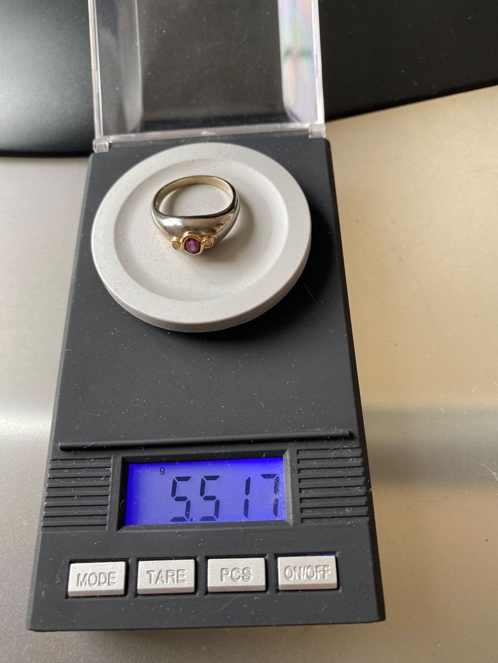 Bagues: WEISSGOLD-RING MIT RUBIN UND DIAMANTEN – D'occasion à Eschenbach SG par Lady020 9