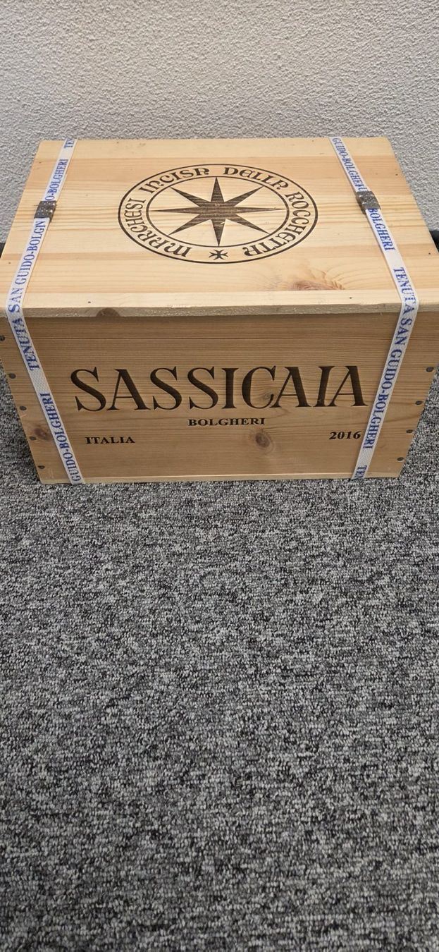 Sassicaia Vino: Sassicaia 2016 in Originalkiste – Nuovo e nell'imballaggio originale da Winterthur venduto da carvercc