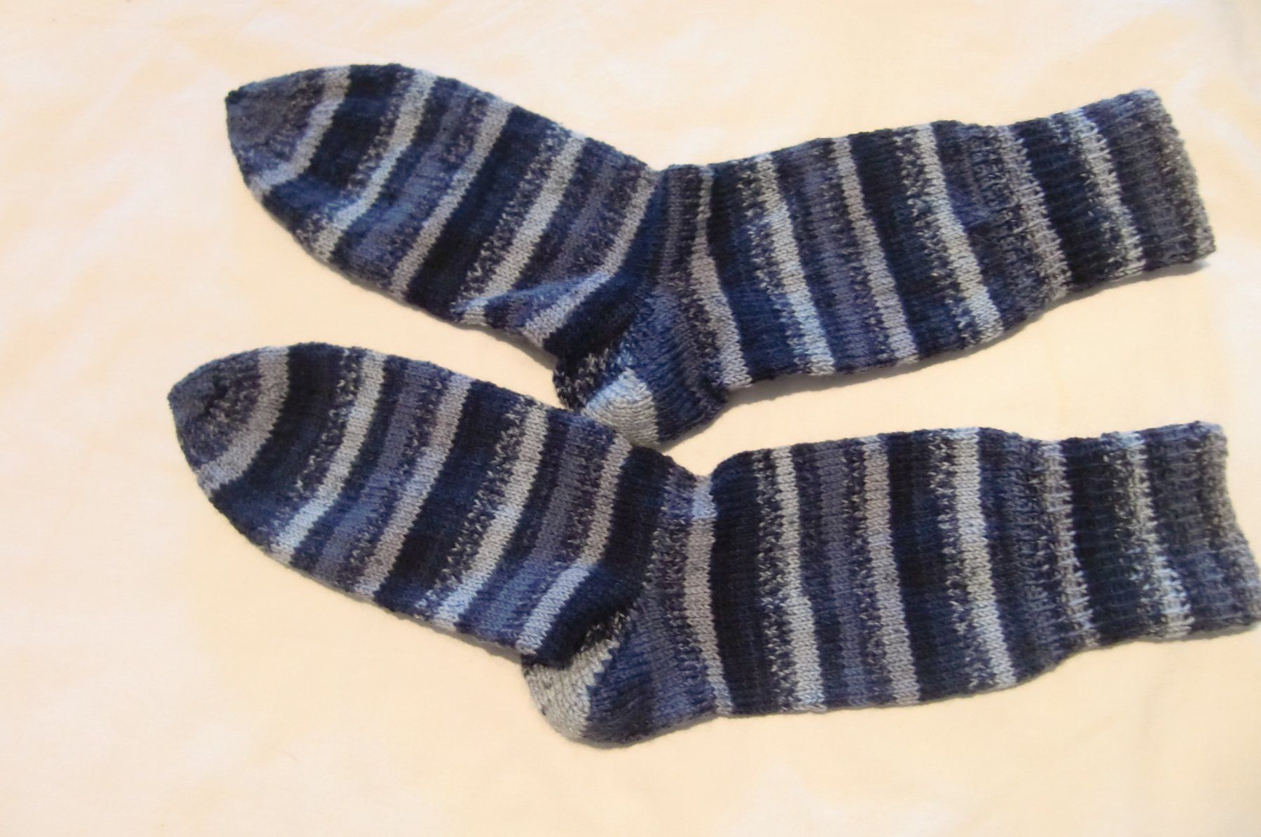 Calze: handgestrickte Socken Grösse 42/43 – Nuovo e nell'imballaggio originale da trüllikon venduto da marie2004