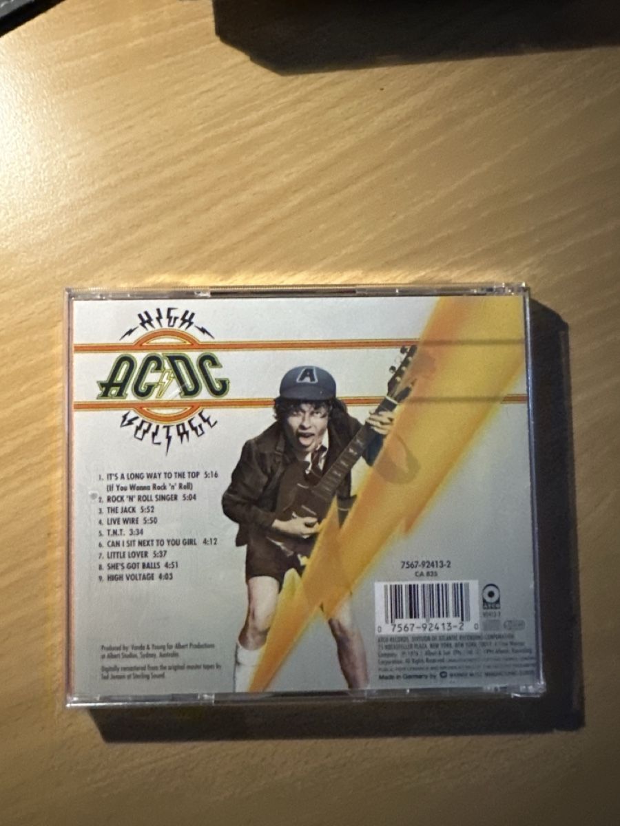 CDs: CD AC/DC High Voltage  – D'occasion à Dulliken par Zuchu 1