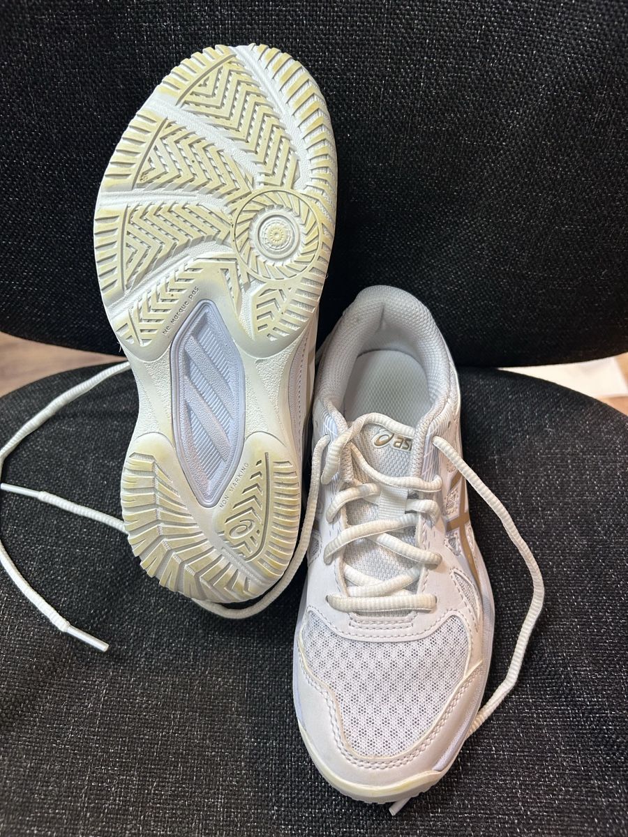 Asics Schuhe für Jungen: Asics Hallenschuhe Grösse 33.5 – Gebraucht aus Jona von Tidy76 1