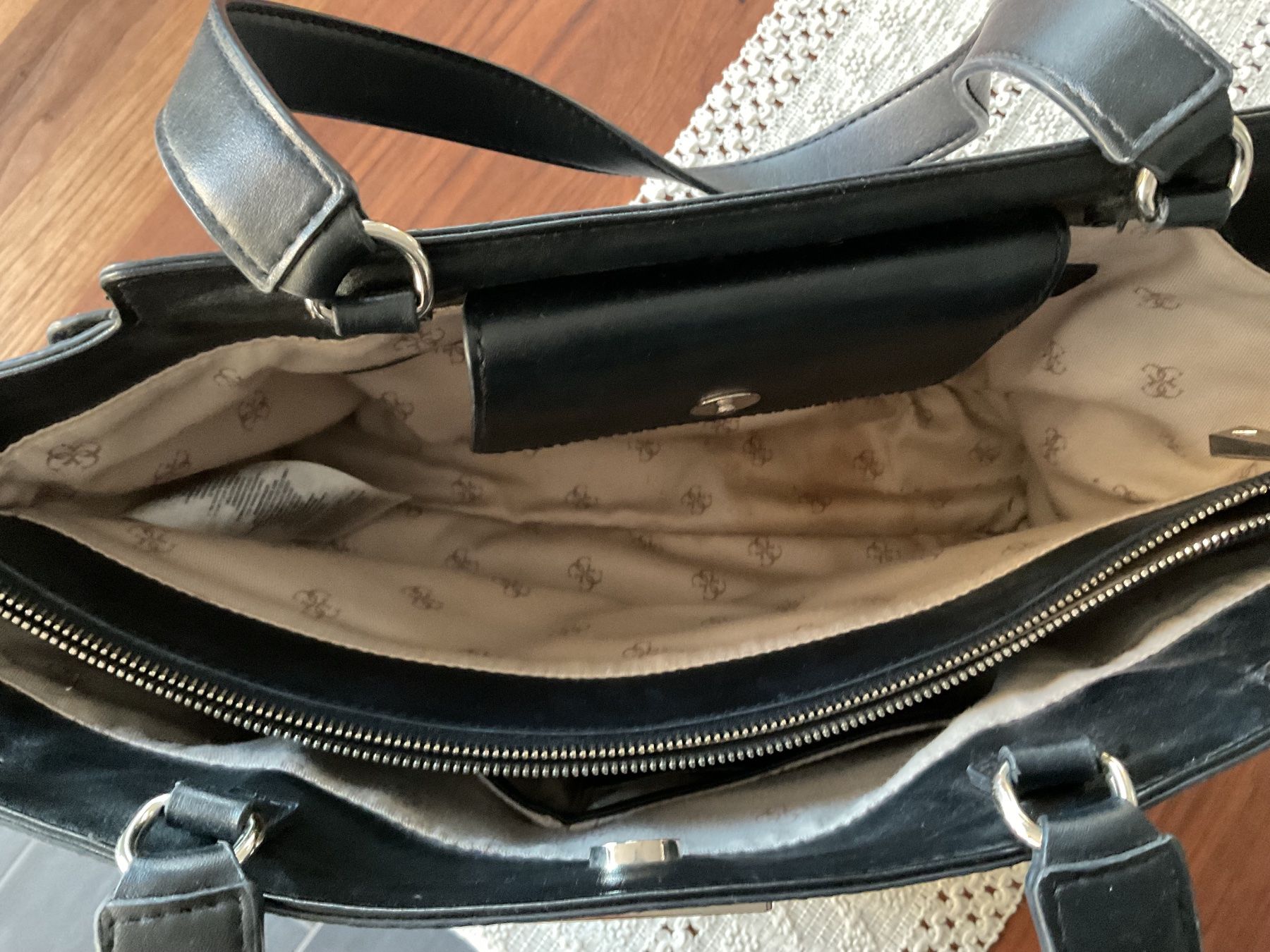Guess Sacs femmes: GUESS Handtasch – D'occasion à Wolfhausen par alfi3 1