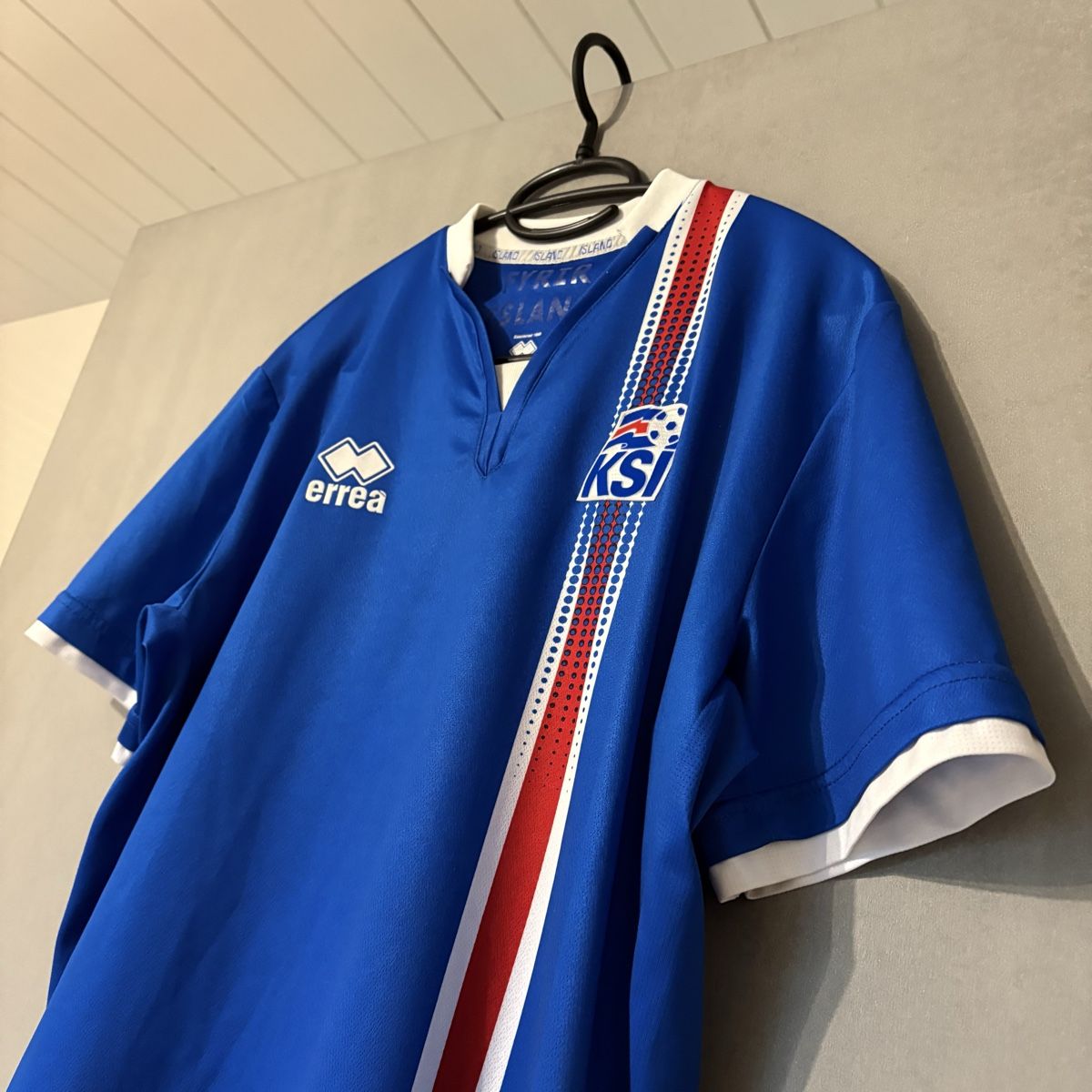 Leibchen & Hosen: Island Trikot Errea – Gebraucht aus Winterthur von LaBodega 3