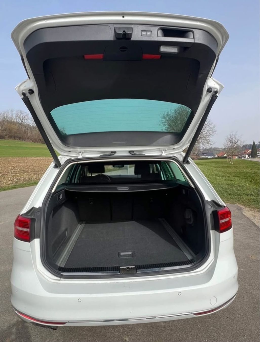 VW Automobili: VW Passat Variant 2.0 TDI BMT Highline DSG 4Motion – Usato da Rikon im Tösstal venduto da s3-niku 3