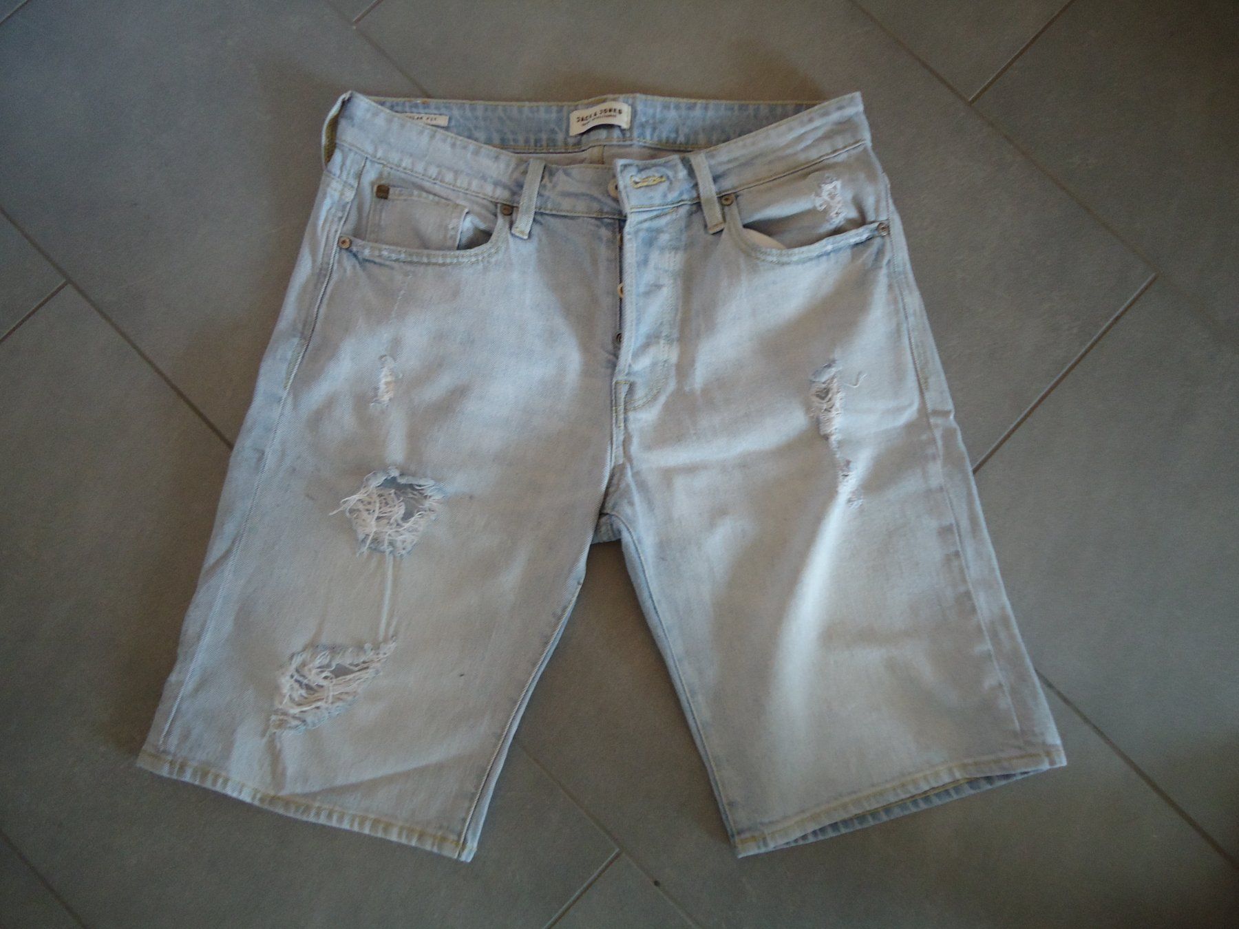 Jack & Jones Pantaloni: Jack & Jones Jeans Short, hellblau,  Gr. S – Usato da Thun venduto da Nortshore0