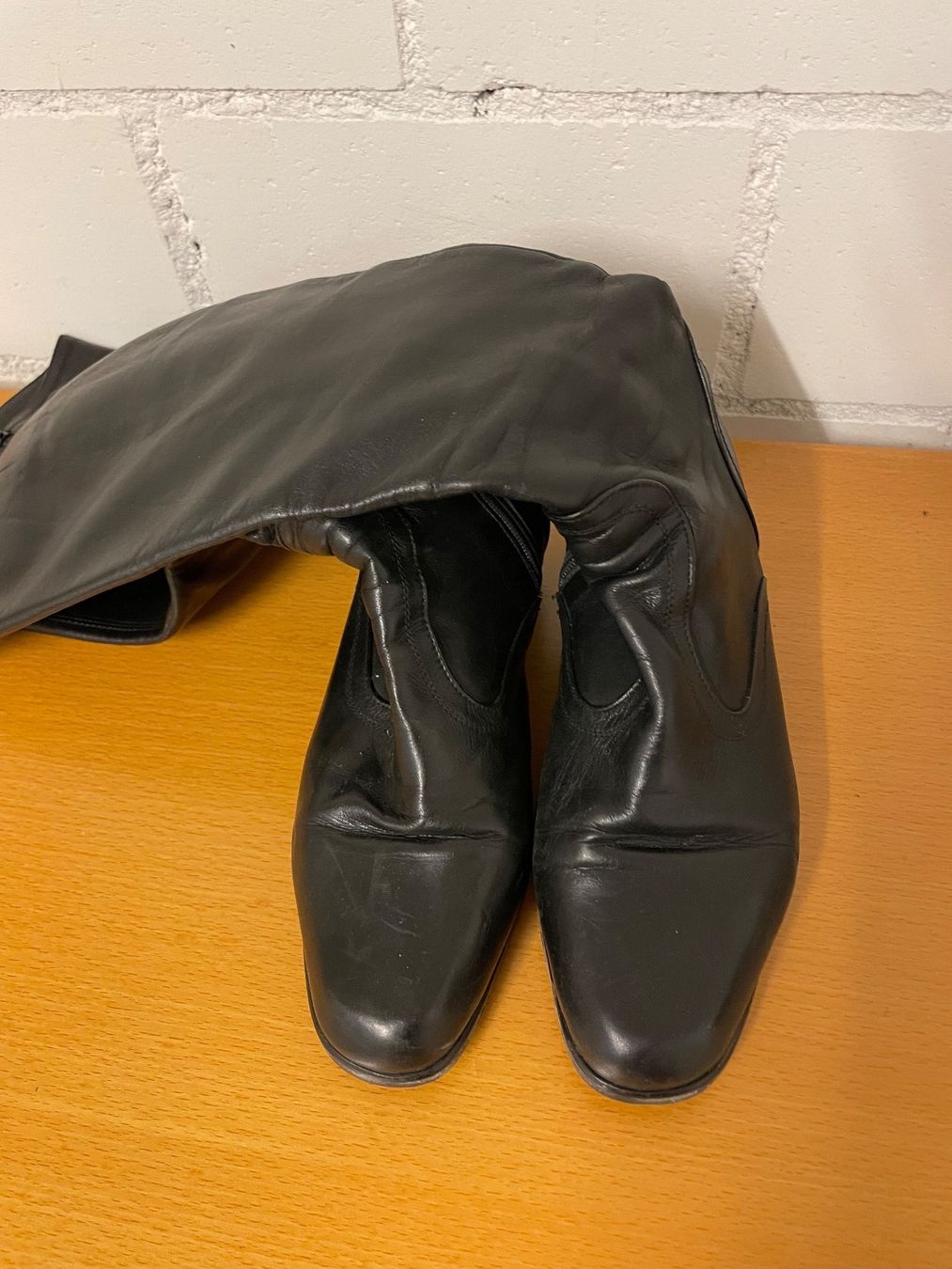 Damenschuhe: Lederstiefel schwarz 38,5 – Gebraucht aus Sissach von Gaemma