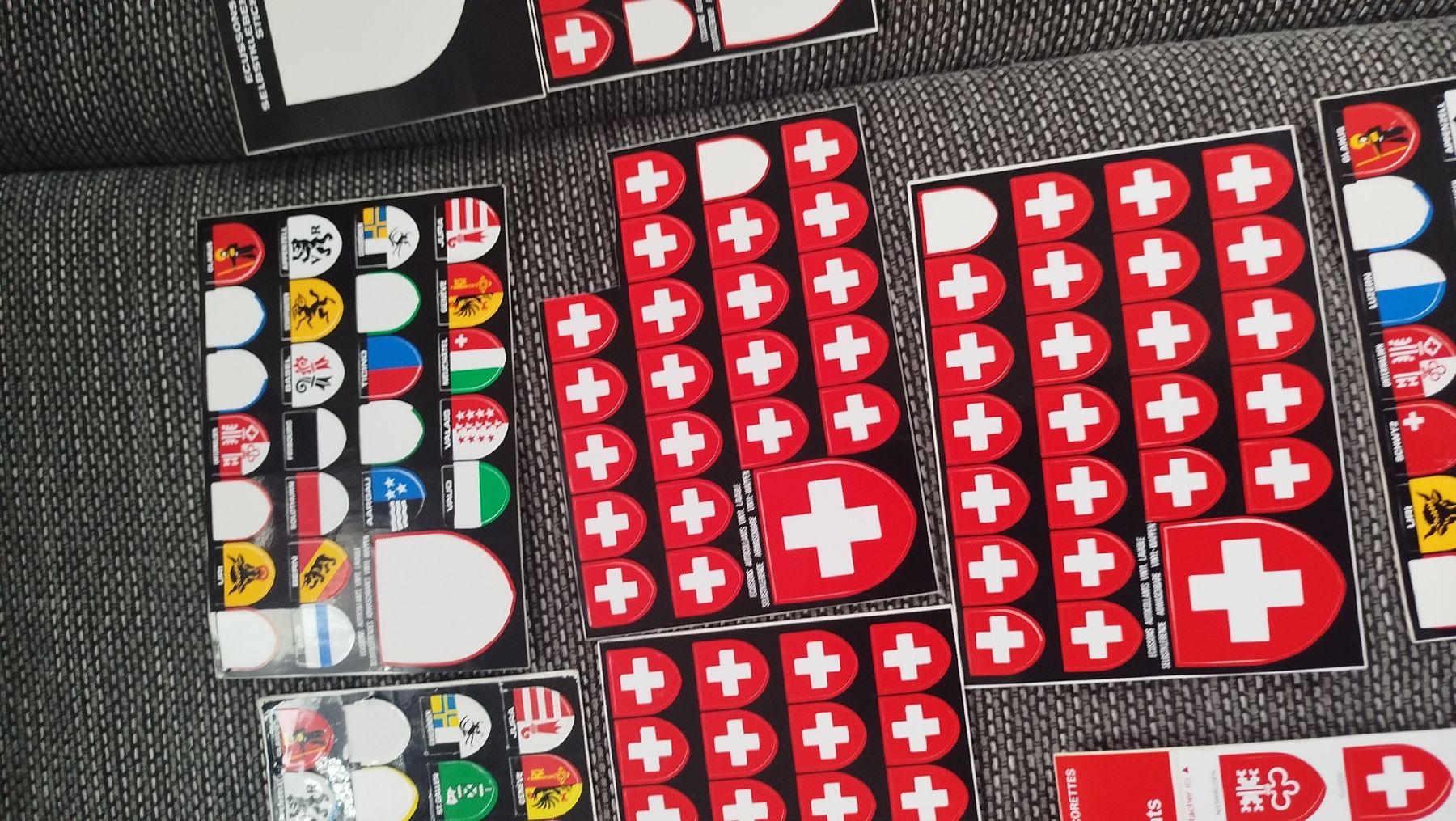 Sticker: Schweizer Wappen-Aufkleber – Usato da Glashütten venduto da lightmoon 4