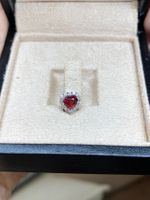Rubin akzentuierter Anhänger / 18k Gold