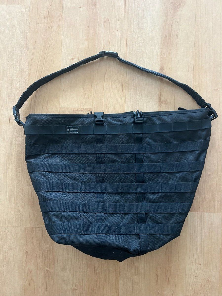 Nike Borse: schwarze Nike AF1 Tasche – Usato da Muri b. Bern venduto da SigridW 1