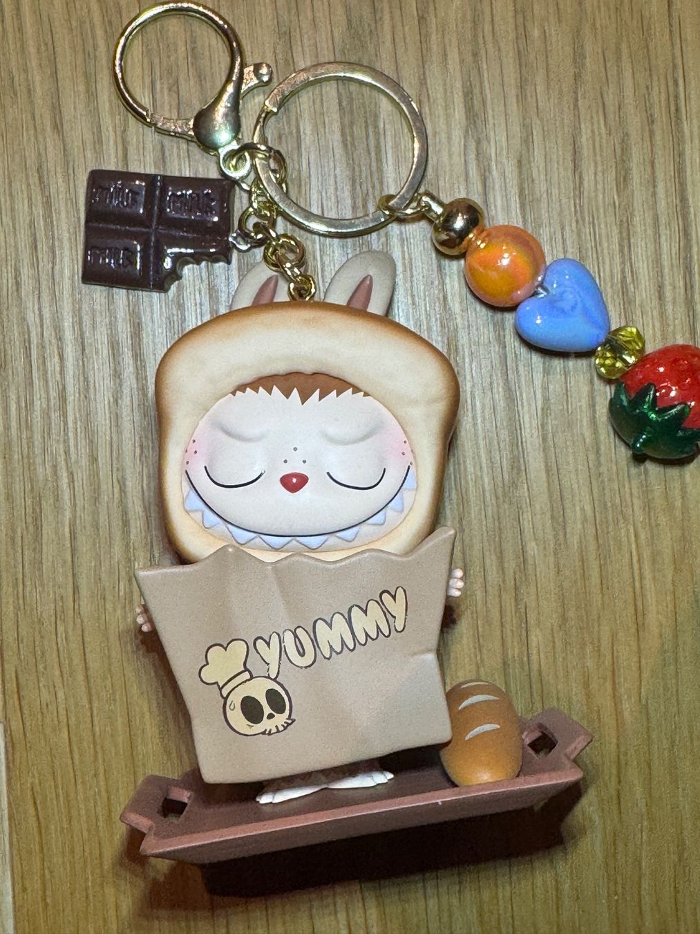 Pop Mart Statuette: Authentic Labubu custom Keychain – Nuovo e nell'imballaggio originale da Airolo venduto da MomTheBraggerStudio 3
