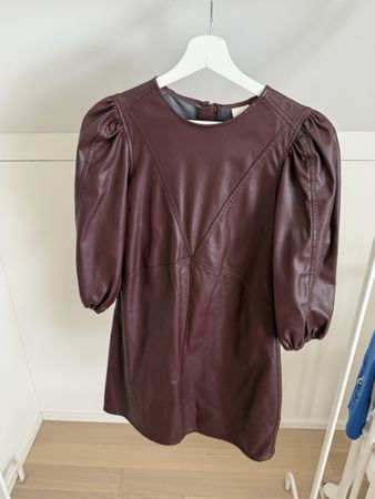 Trendiges Kunstleder Kleid in Bordeaux, Grösse 36