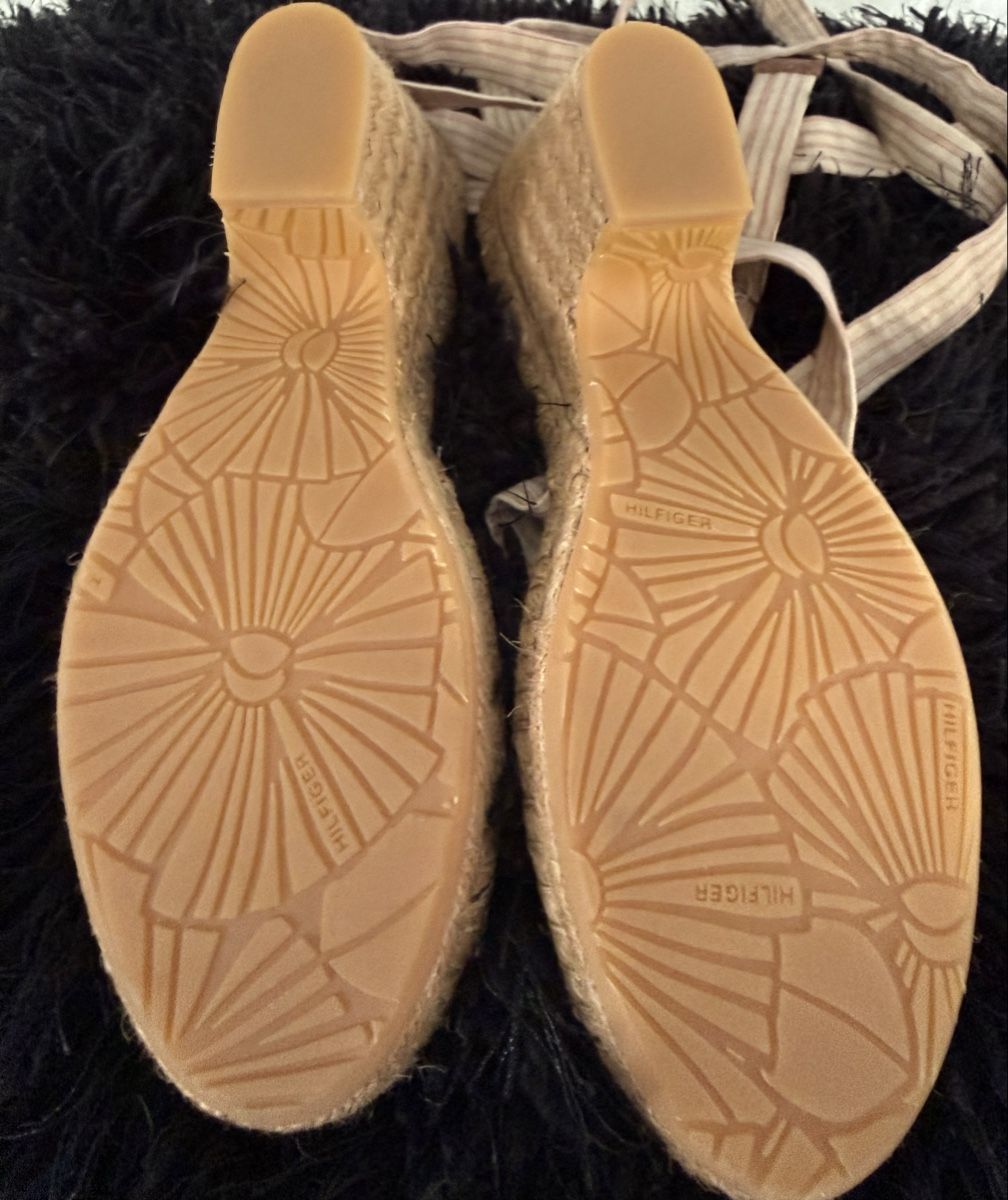 Tommy Hilfiger Scarpe da donna: Neue Tommy Hilfiger Sandalen, Gr. 37 – Nuovo e nell'imballaggio originale da Zürich venduto da MarciaBraz 5