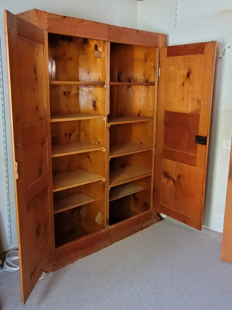 Armadi: Armoire en sapin Louis XIII – Usato da Le Landeron venduto da pat_5ygm 1