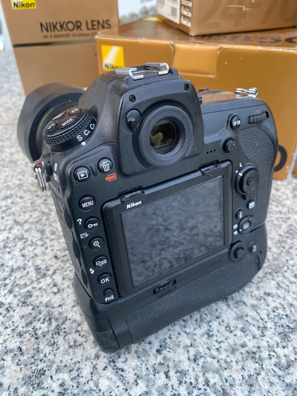 Nikon Fotocamera: Nikon D850, Grip  et Objectives – Usato da Gisikon venduto da sombenin 2