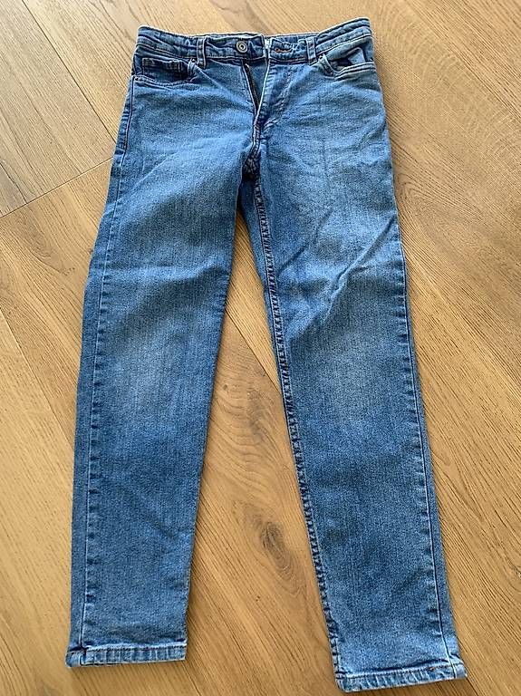 Pantalons: Jeans Grösse 140, 146 und 158 – D'occasion à Otelfingen par che_26d5 1