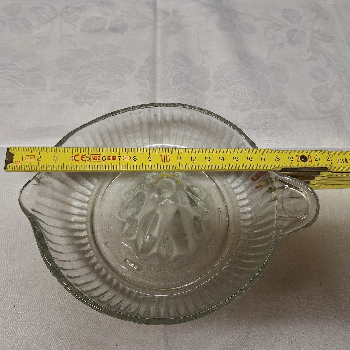 Küchengeräte: Alte Zitronenpressen aus Glas – Gebraucht aus Winterthur von Goldpipau 8
