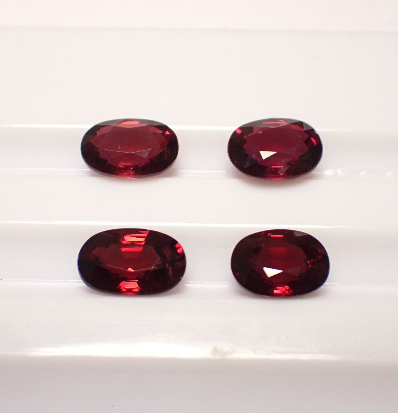 Pietre preziose: 4 Rhodolith Granate | 7.62 ct Total | Unbehandelt – Nuovo e nell'imballaggio originale da Zürich venduto da GOS08 1