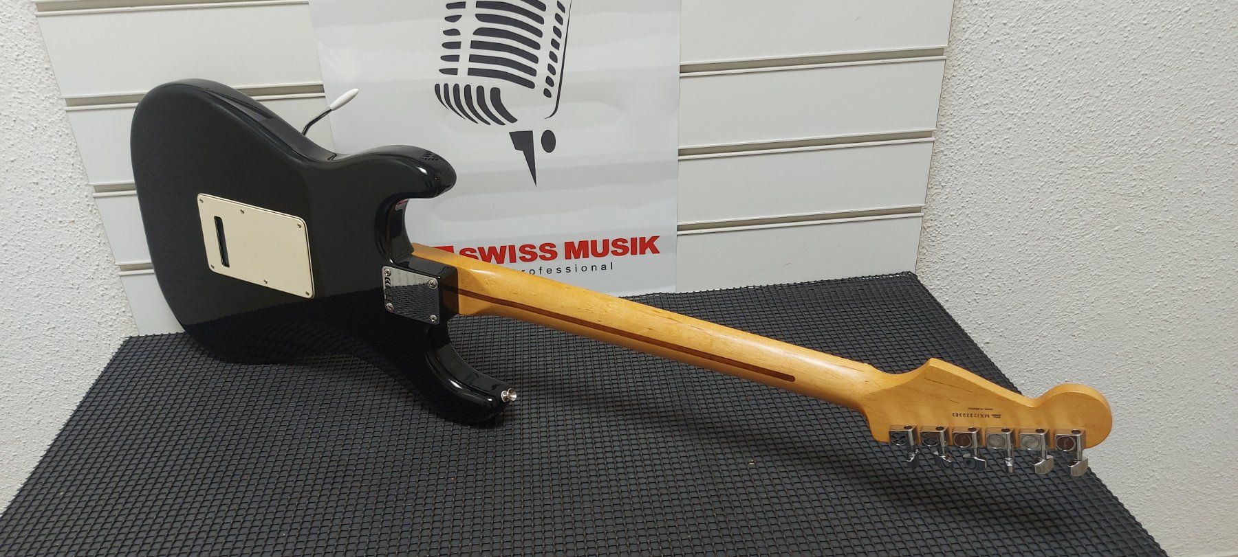 Fender Strumenti musicali: Fender Stratocaster Mexico 2012 Black ,frisch ab service – Usato da Glattbrugg venduto da Swissmusik 4