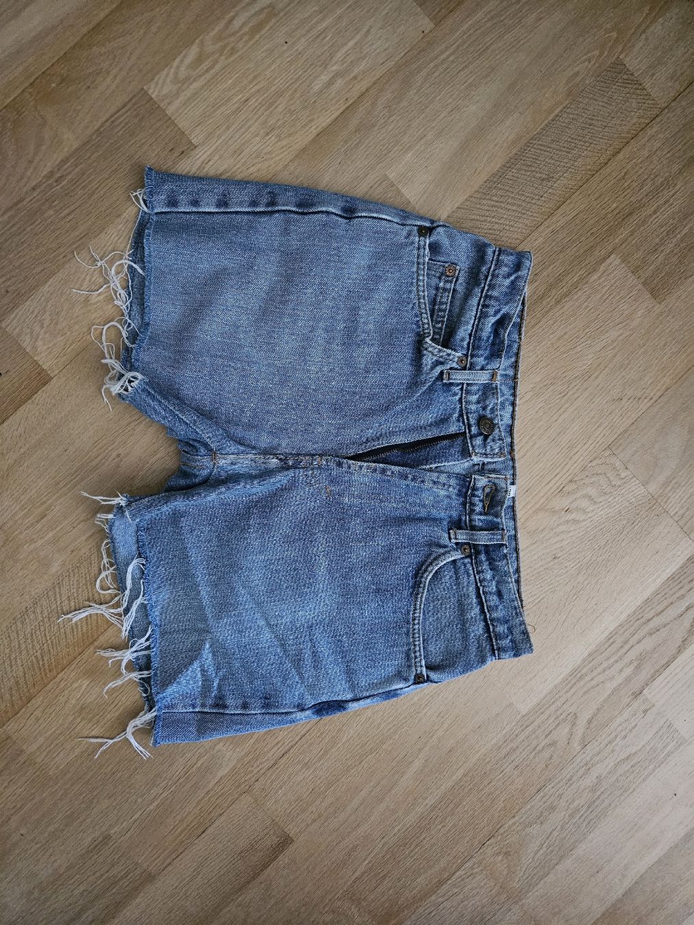 Levi's Pantaloni: Kurze Jeans – Usato da Bern venduto da mir_bs7y