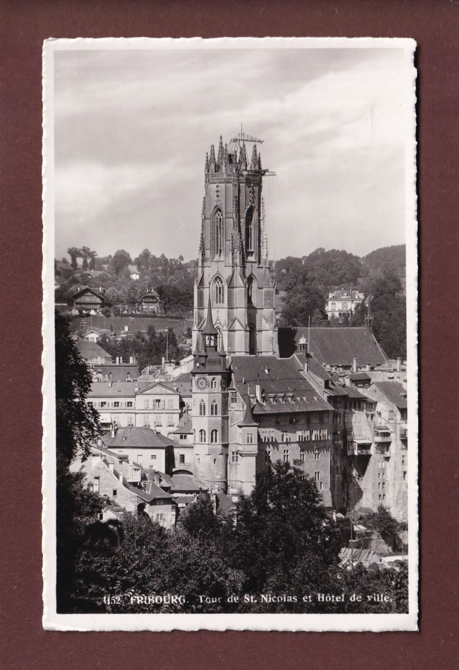 Cartoline postali: FRIBOURG - Tour St. Nicolas - 1941 – Usato da Pully venduto da nicecards