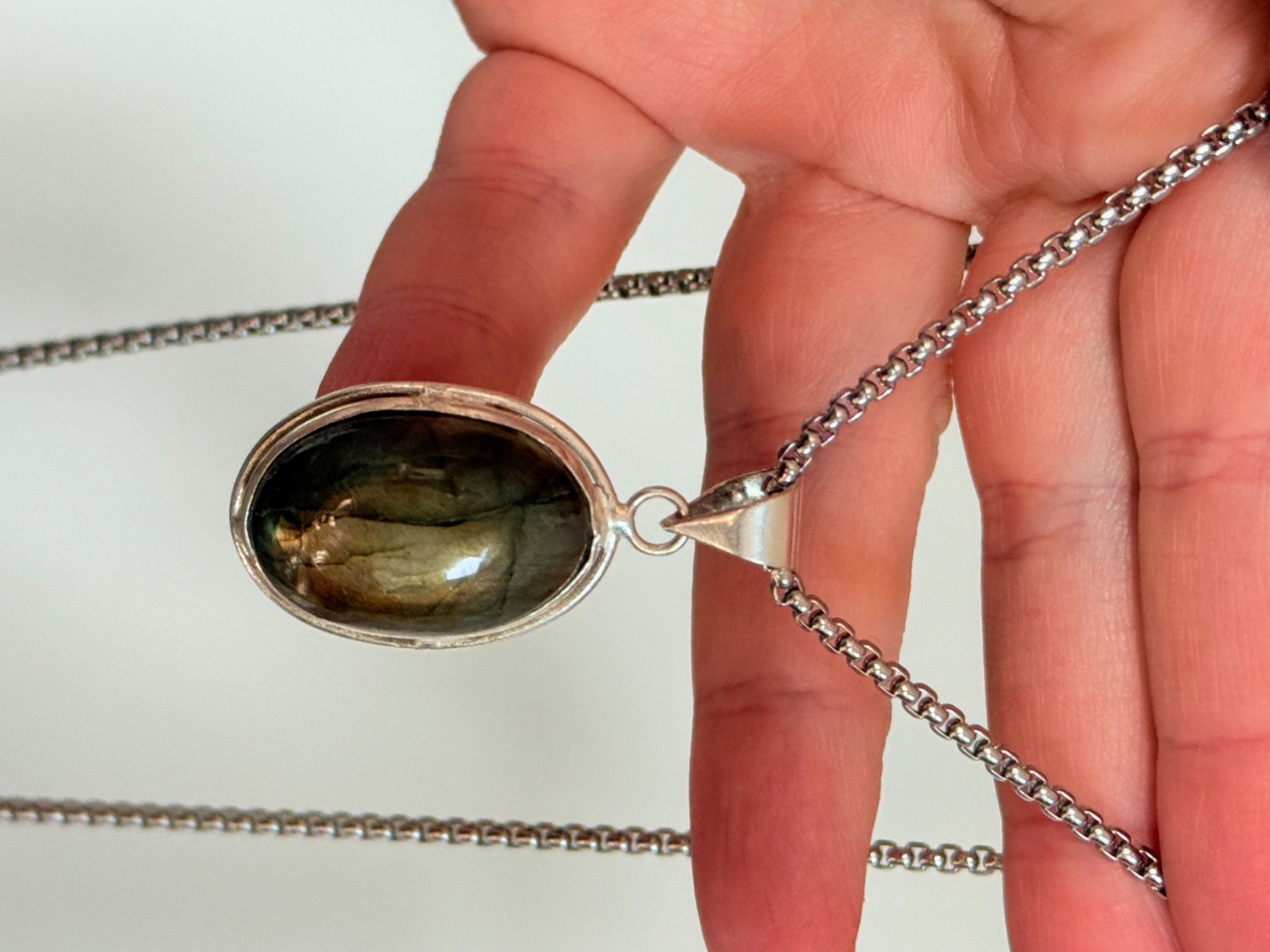 Catenine: Collier avec pendentif en labradorite – Nuovo e nell'imballaggio originale da Genève venduto da AGBERG 3