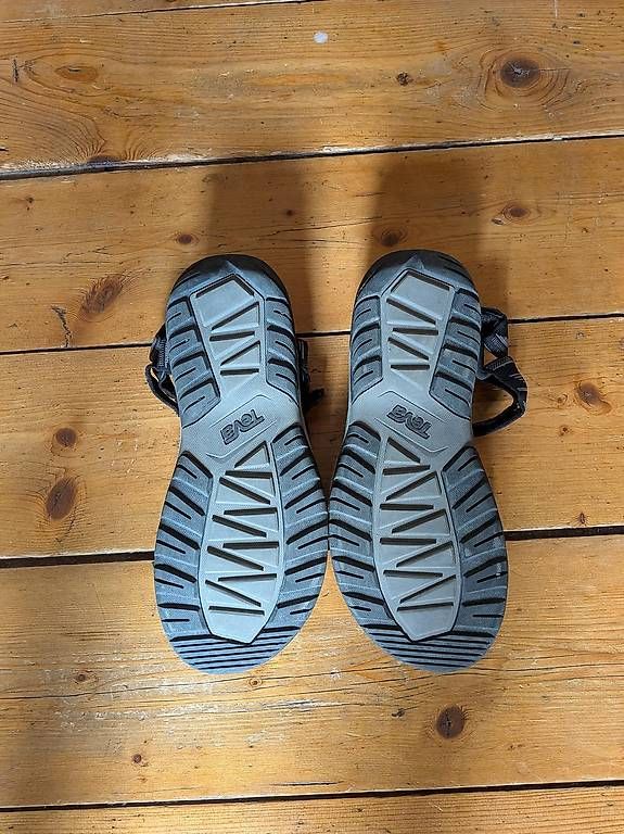Teva Scarpe da uomo: Teva Trekking-Sandalen 44.5 – Usato da Basel venduto da Shikari 2