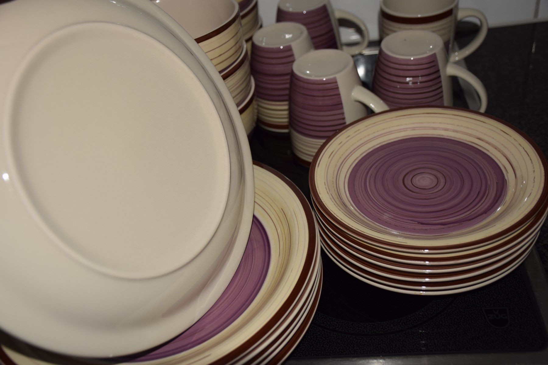 Geschirrsets: Elegantes Geschirr-Set,  lila-beige – Gebraucht aus Wetzikon ZH von Wetzicardo25 4