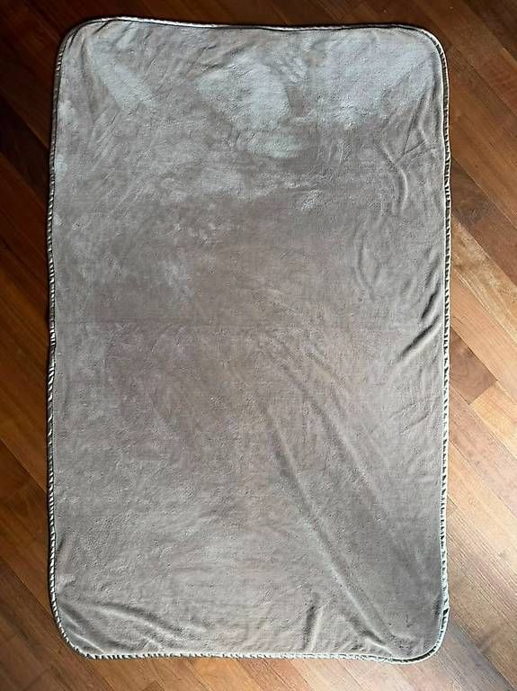 Decken: Brookstone NAP plush blanket – Gebraucht aus Zürich von emi_j76q 2
