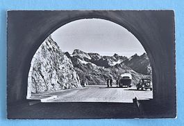 Sustenpass - Postauto beim Scheiteltunnel