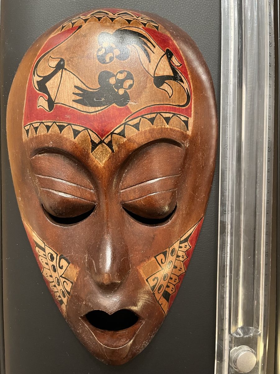 Internationale Kunst: Masque mural en bois sculpté décoré (min. 30 ans) – Neu (gemäss Beschreibung) aus Bern von Bern-Breitenrain 2