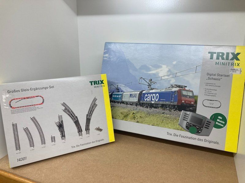Trix Modellini di ferrovie: 2er Set Minitrix Spur N Digital Startset und Ergänzungsset – Nuovo e nell'imballaggio originale da Büsserach venduto da ModellbahnDepot