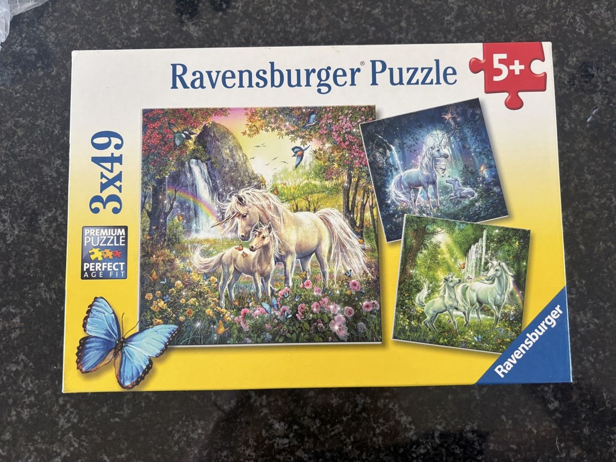 Ravensburger Puzzles: Ravensburger Puzzle "Einhorn-Märchen" 3x49 Teile, – Gebraucht aus Grosswangen von Sunnyday35
