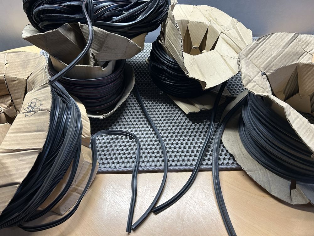 Joint De Bas De Porte Roulante Alulux/Roma - Caoutchouc, Largeur 2 Mm, Longueur Au Mètre