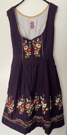 Bezauberndes Dirndl-Kleid mit Stickerei, Grösse S (38)
