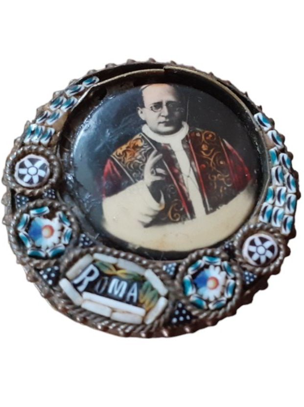 Spille & Fermagli: Mikromosaik antik Past Pius XI – Usato da Mörschwil venduto da antiksalon21 2
