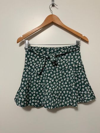 Zara Blumenrock grün Gr. 140 (10 Jahre)