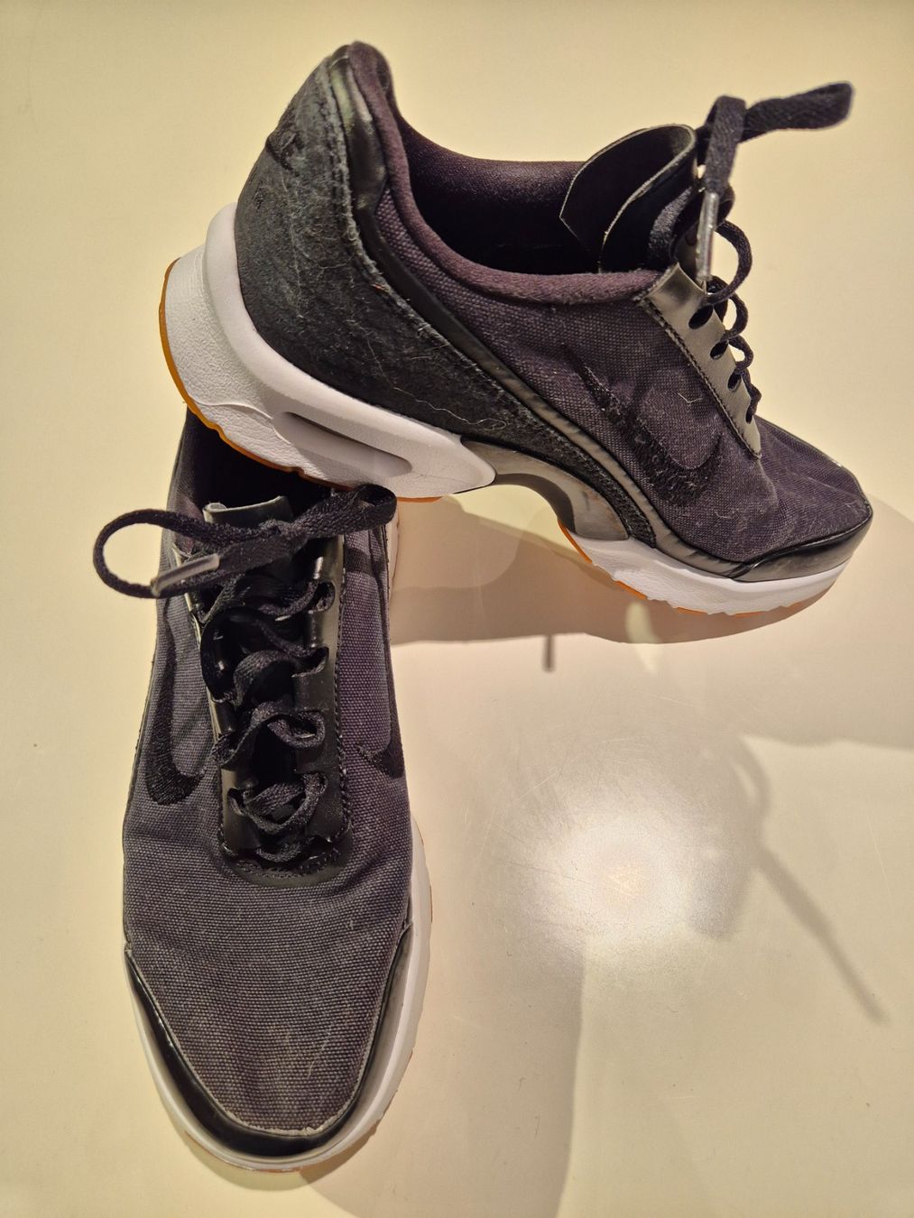 Nike Scarpe da donna: Basket Nike – Usato da Valeyres-sous-Montagny venduto da Romy.