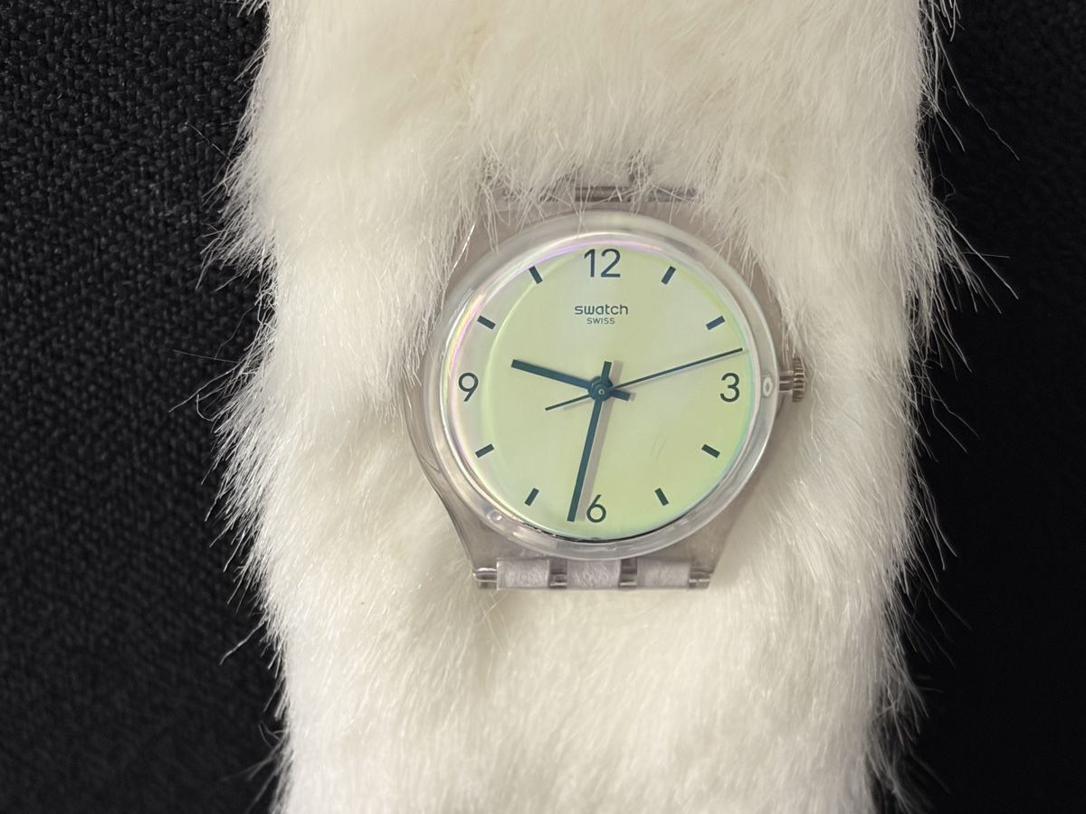 Swatch Orologi: Swatch Uhr Gent mit Kunstfell-Band – Nuovo (secondo la descrizione) da Möhlin venduto da seerose6 7