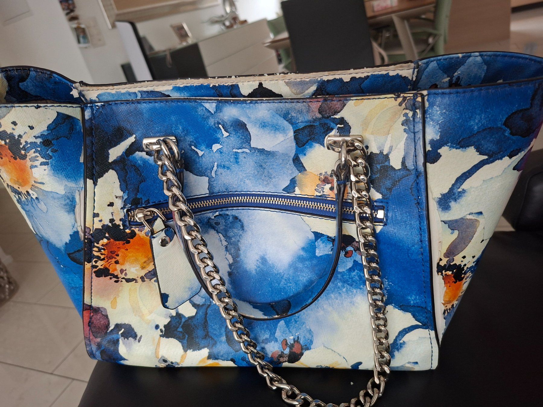 Guess Borse da donna: Guess Blau – Usato da Emmenbrücke venduto da Ddagi 1