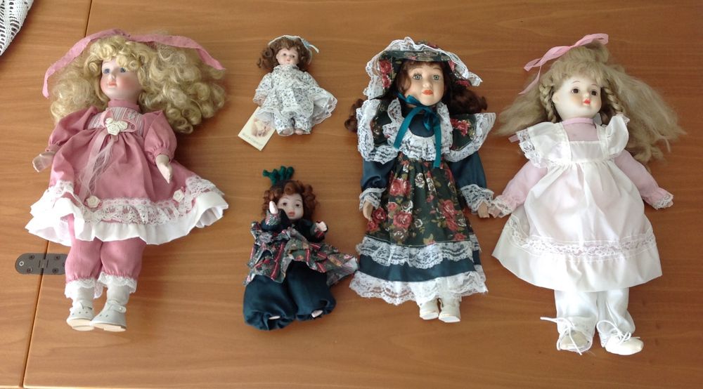 Bambole in porcellana (5 pezzi) vintage (Usato) a Riva San Vitale per ...
