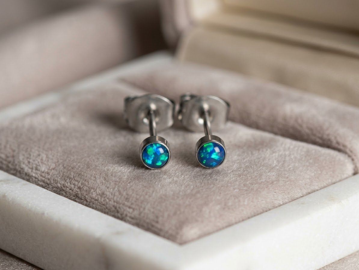 Boucles d'oreille: Titanium-Ohrstecker mit Opal / 3 mm – Neuf avec emballage d'origine à Matten b. Interlaken par kero71 1
