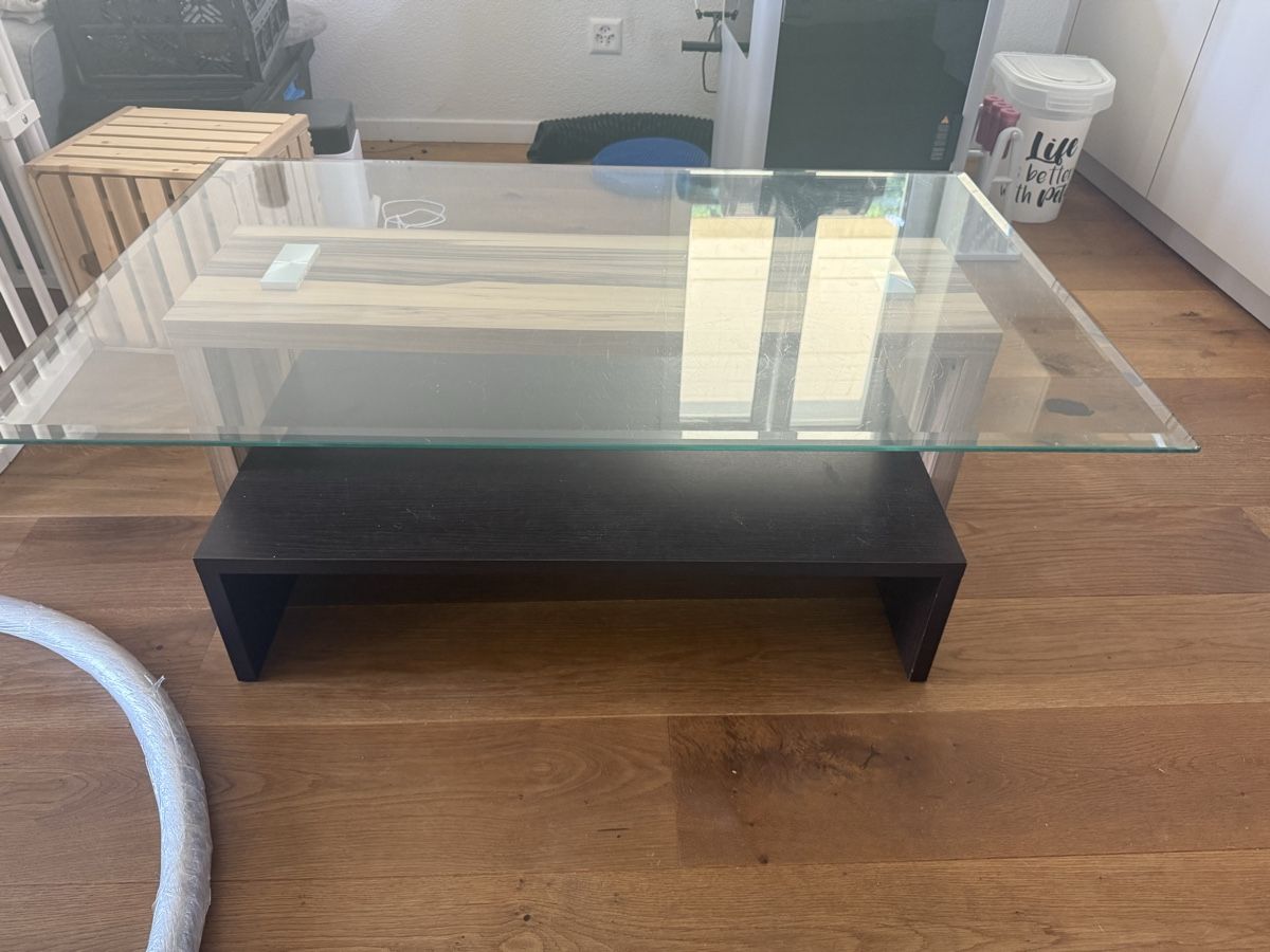 Tavoli: Couchtisch mit Glasplatte – Usato da Oftringen venduto da sar_5sgb 1