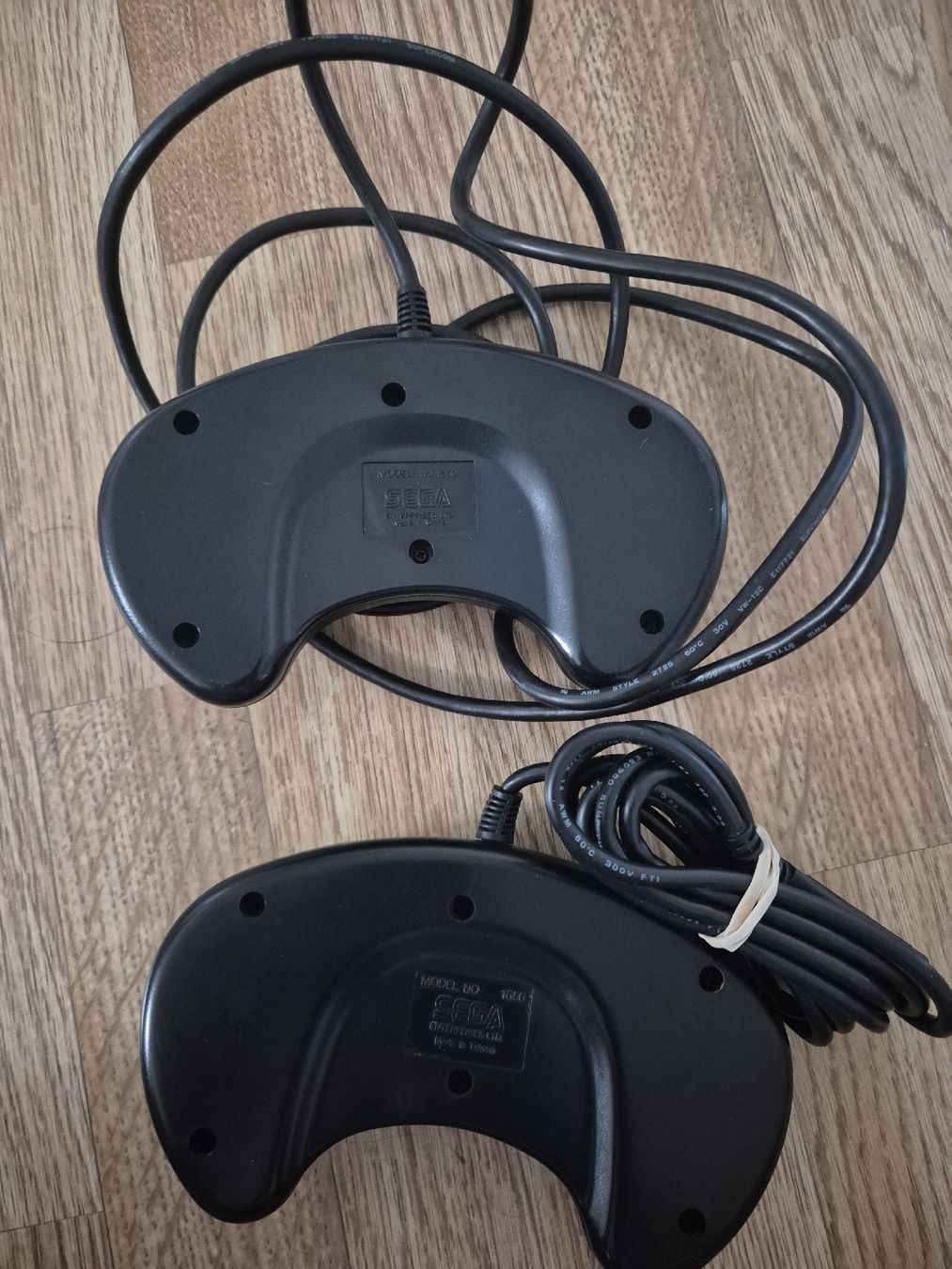 Controller: 2x Sega Controller Mega Drive Genesis gebraucht – Difettoso da Gümligen venduto da kurt2591989 1