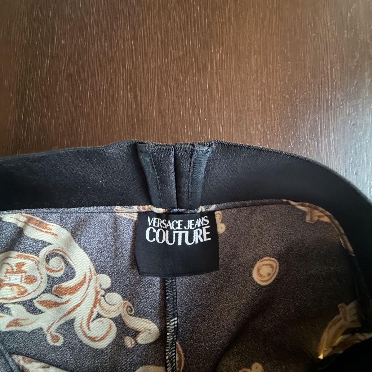 Versace Leggings: Versace Jeans Couture Leggins XS – Nuovo (secondo la descrizione) da Uetikon am see venduto da seller.2020 1