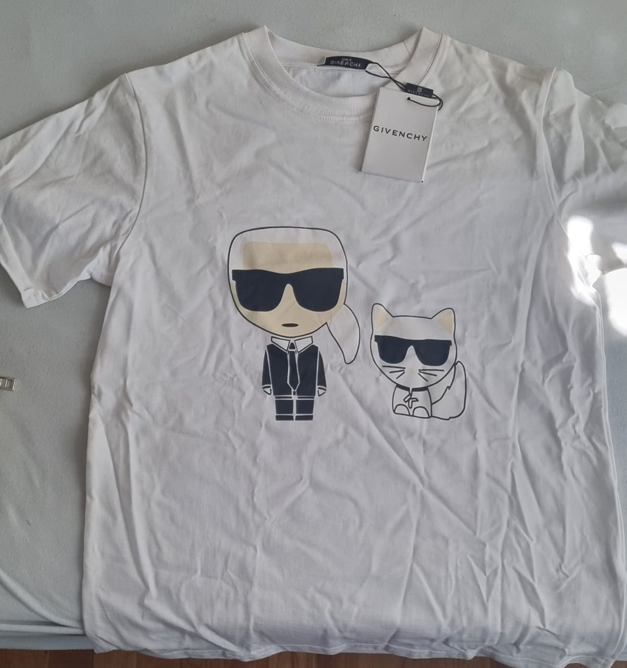 Givenchy T-Shirts: Cooles Lagerfeld T-Shirt von Givenchy – Neu (gemäss Beschreibung) aus Effretikon von HCAPoktober23 2