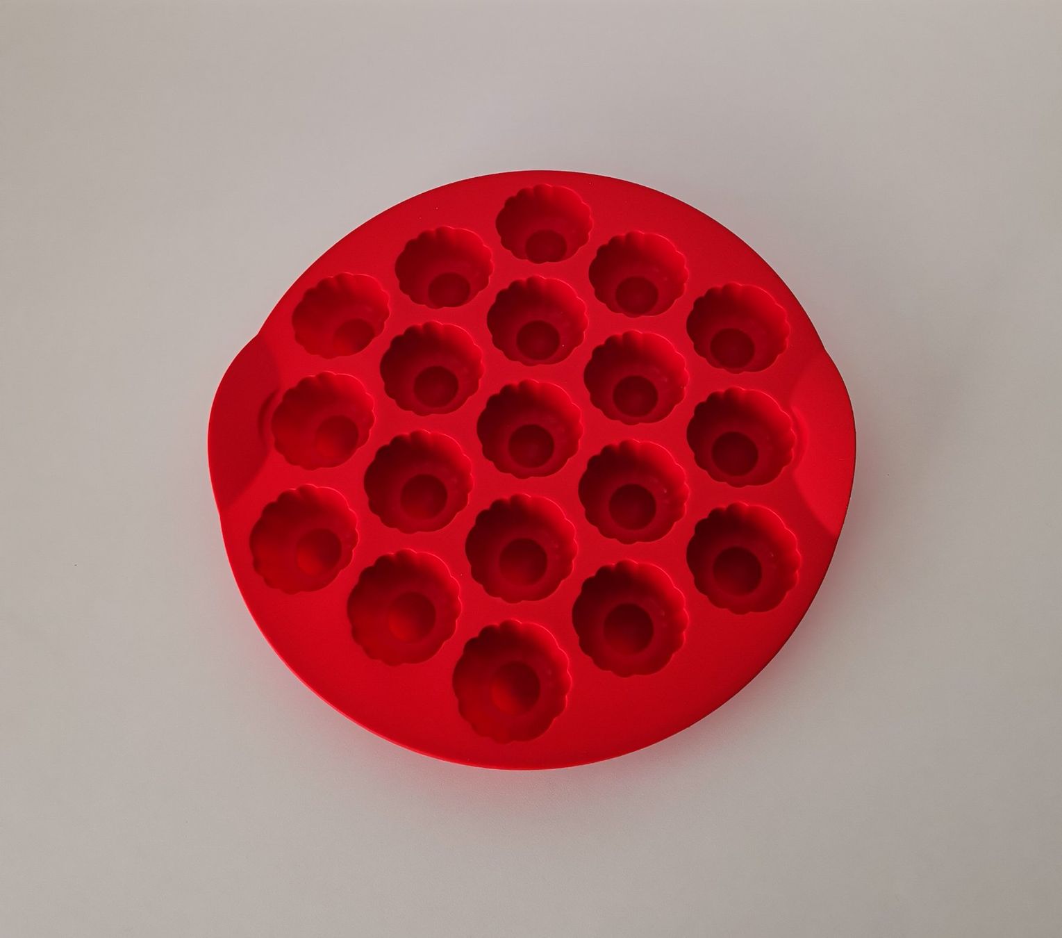 Tupperware Moules à gâteaux: Tupperware Apero Backform Silikon Abholen Chur oder Versand – Neuf avec emballage d'origine à Zürich par Pokiemon 1